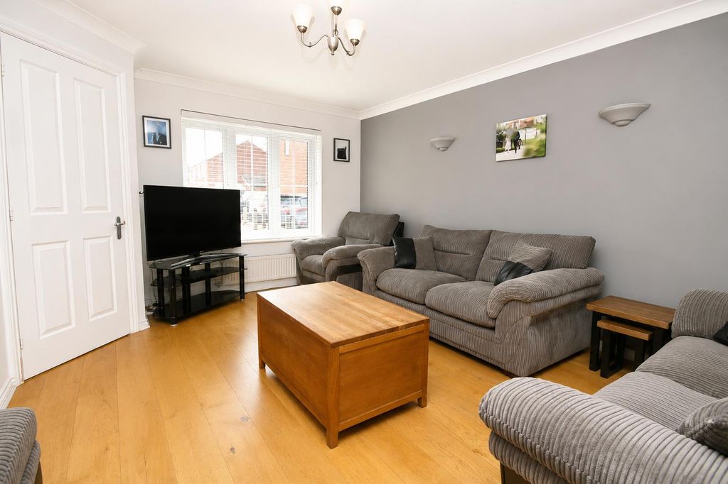 Property photo 2 of 18 d40Abb77-A95A-431F-9E07-ba82d16Dbe25.Png