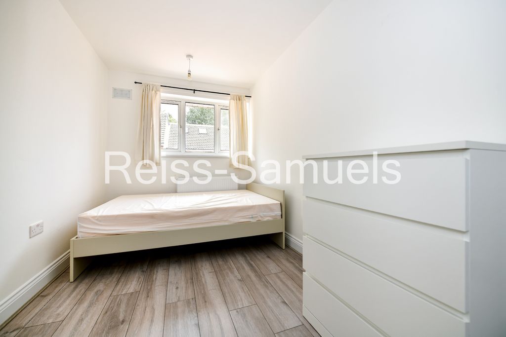 Property photo 3 of 32
