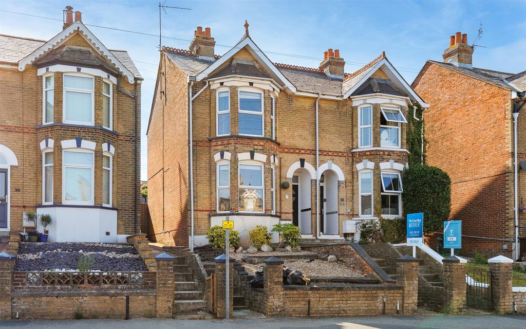 Newport Road Cowes PO31 3 bed - F4c8b310f8c851c5b7fdb0883ebea9def1dd61c3 