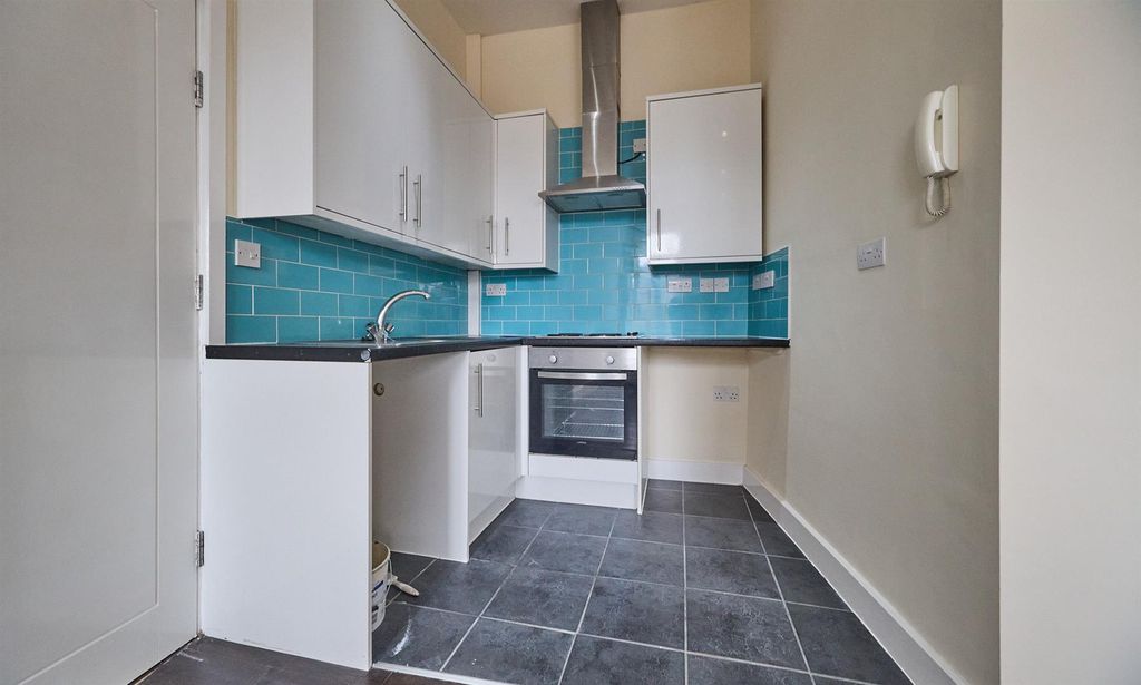 Property photo 1 of 5 Flat 1 High Street_2.Jpg