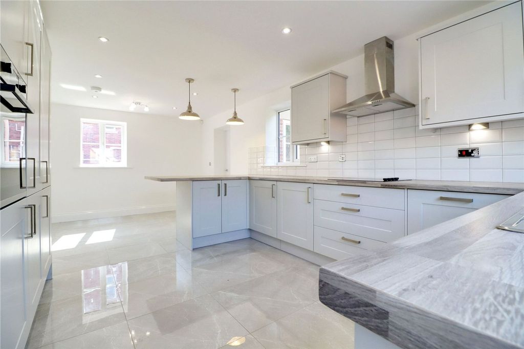 Property photo 3 of 22 Picture No. 17