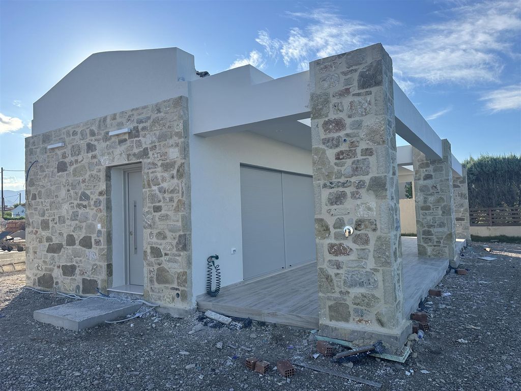 Property photo 1 of 55 Ultra Luxury House With 4 Studios 335 M2 On The Temeni Sea