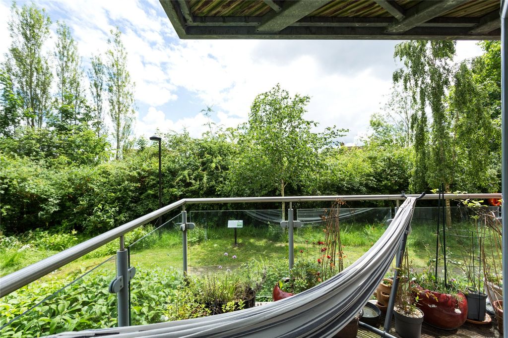 Property photo 2 of 11 Balcony