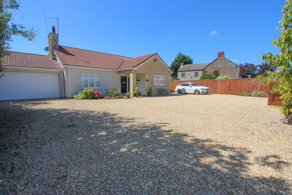 Property photo 2 of 31