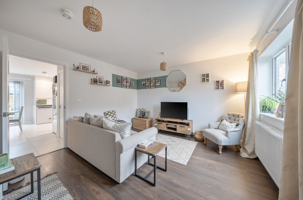 Property photo 3 of 12 1399793-7-6998784...