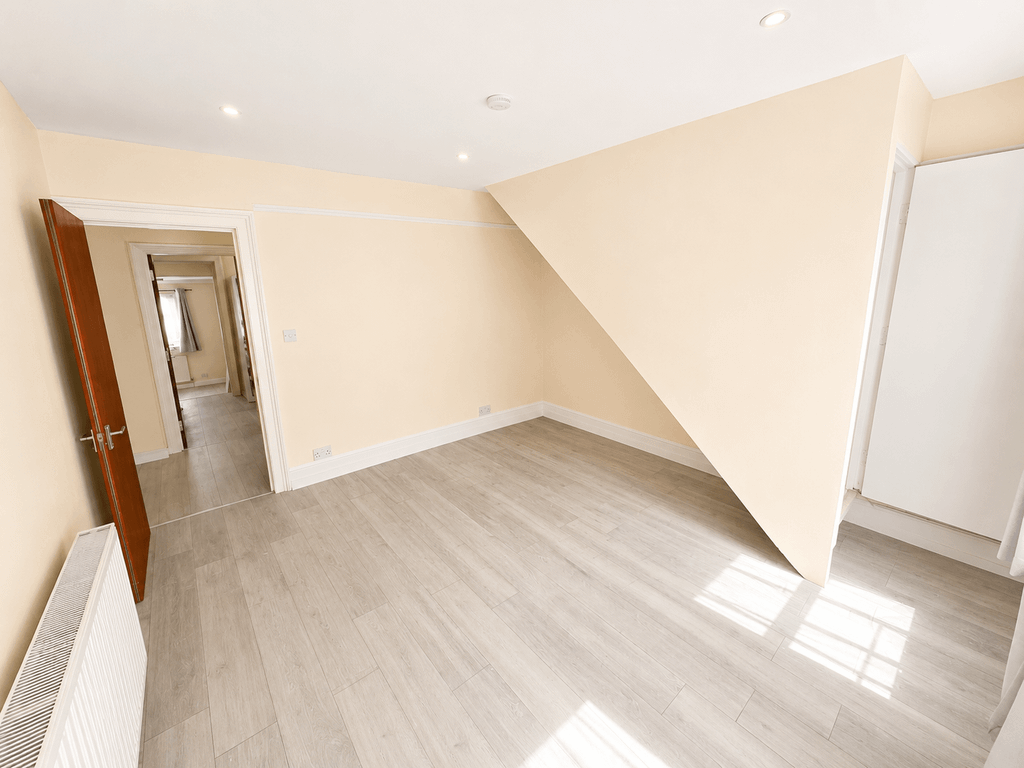 Property photo 3 of 9 2E3E68F3-32E1-45F2-8452-76217B648E05