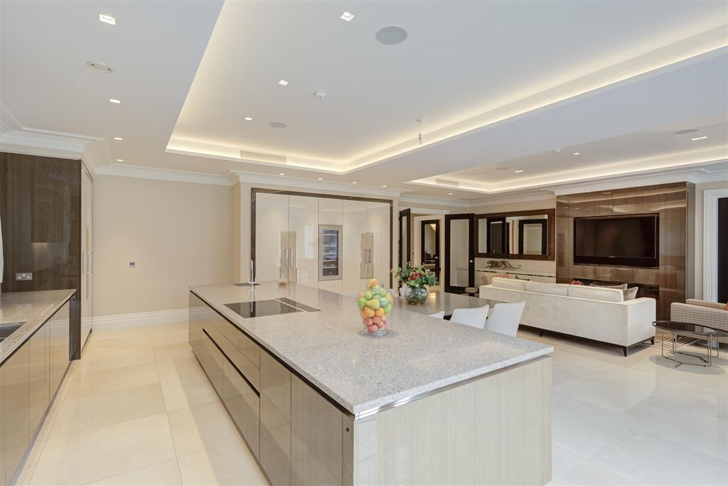 Property photo 3 of 34 Birchglades-18.Jpg