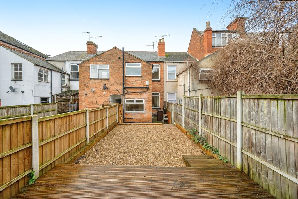 Property photo 2 of 20