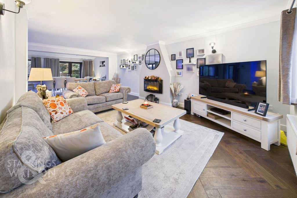 Property photo 2 of 29