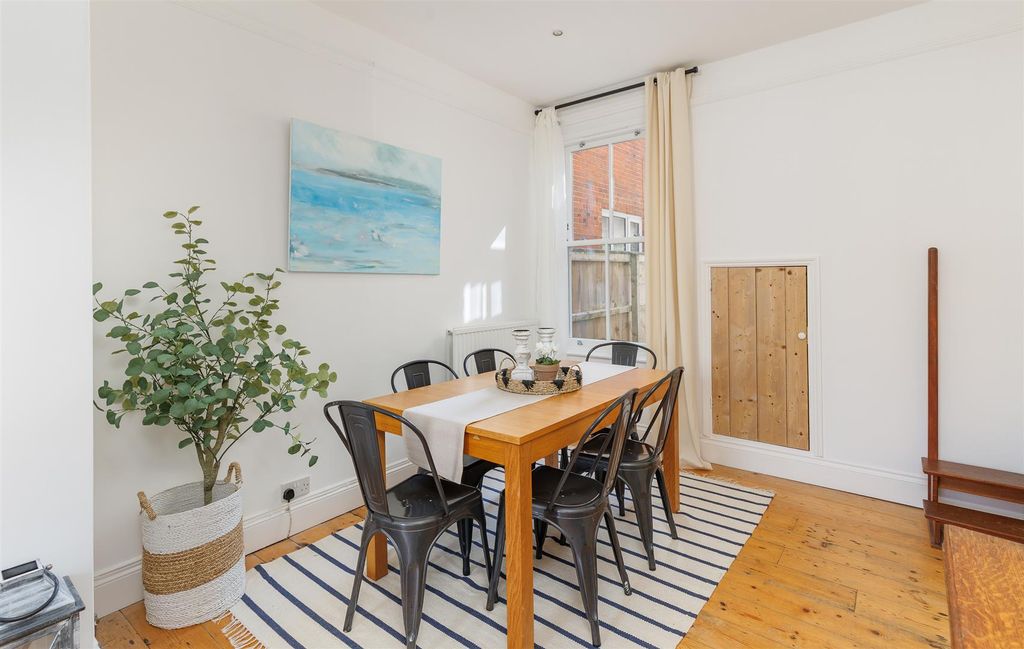 Property photo 3 of 23