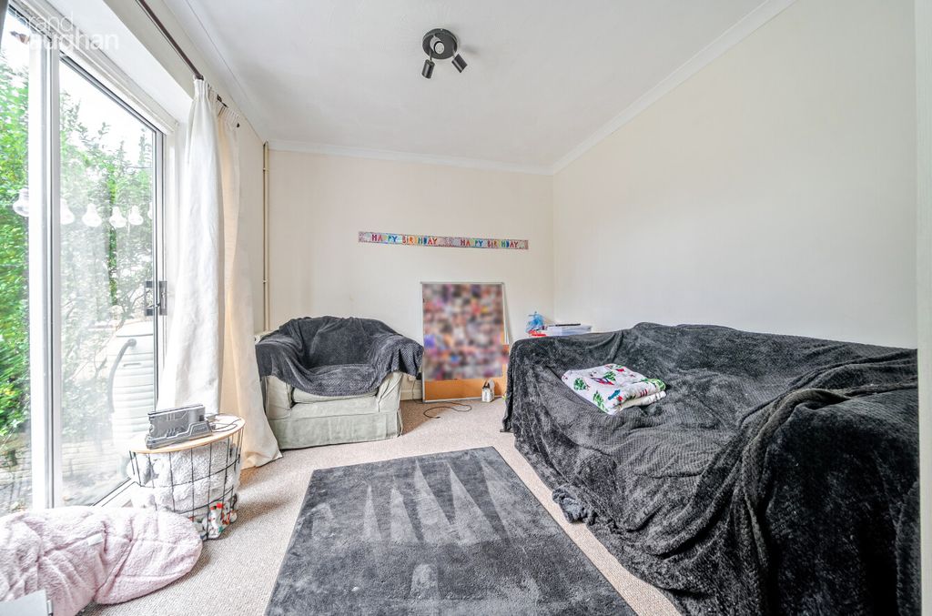 Property photo 3 of 10 606c53E5-3523-4Db...