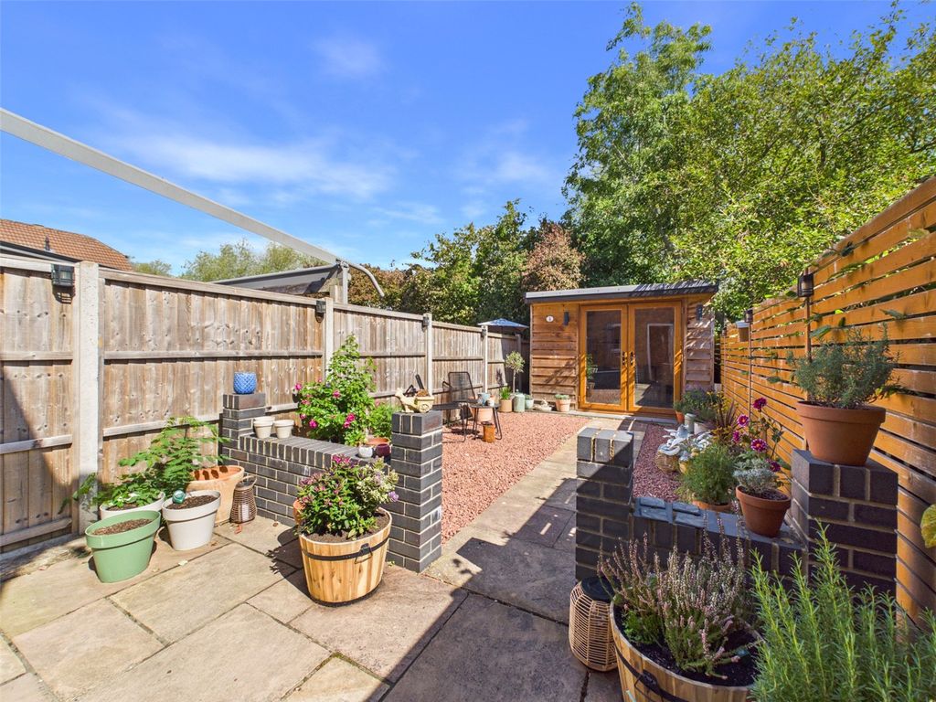Property photo 2 of 16 Picture No. 18