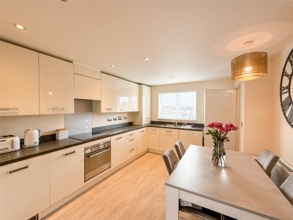 Property photo 3 of 29 Dining Kitchen