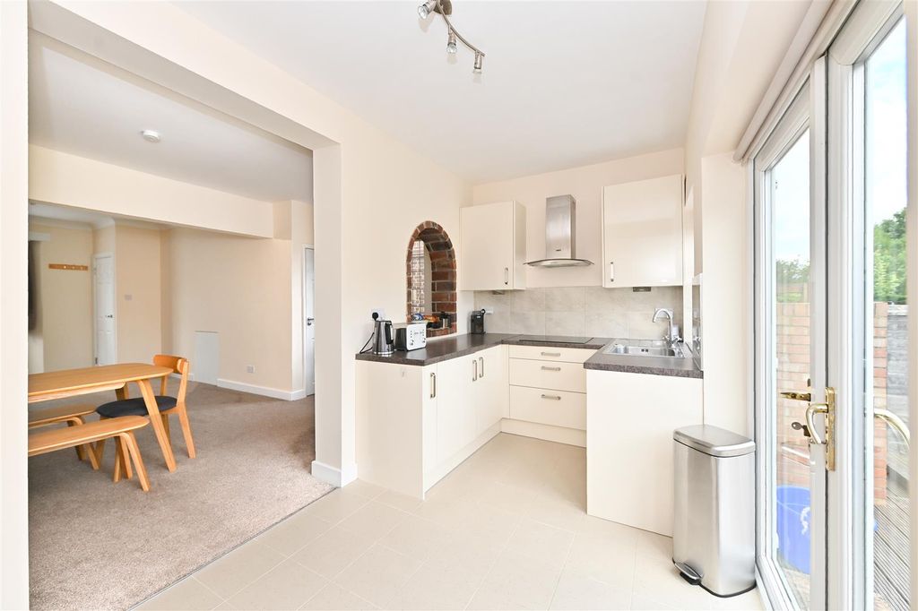 Property photo 2 of 15 Kitchen