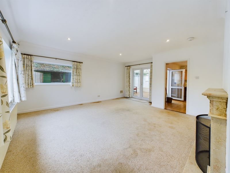 Property photo 3 of 14 Lounge