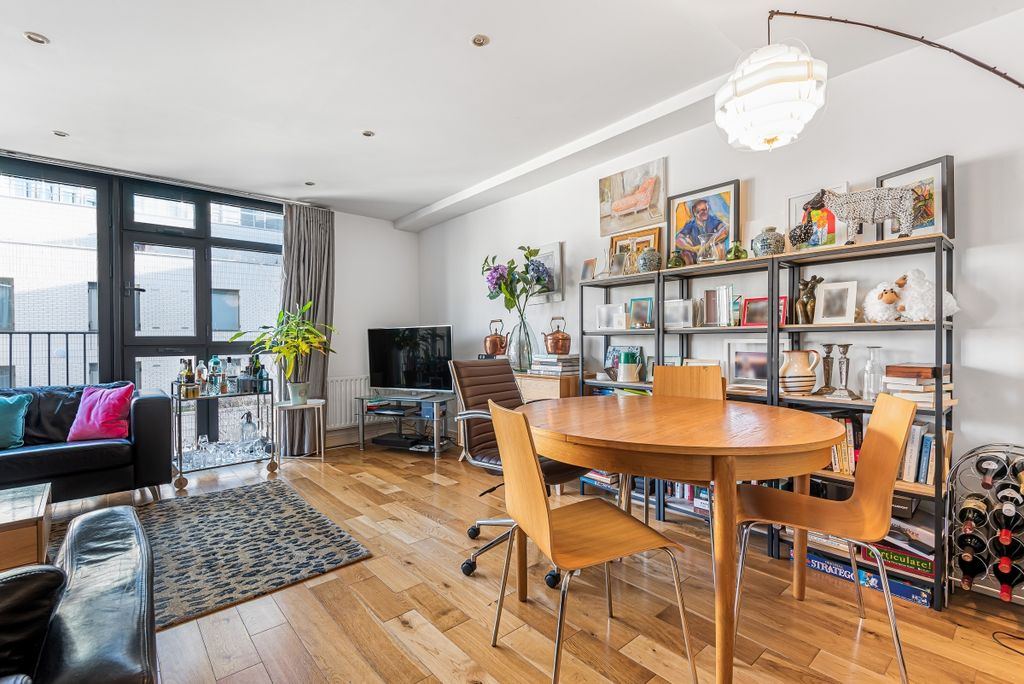 Property photo 2 of 13 61d848Be22Fea-796220