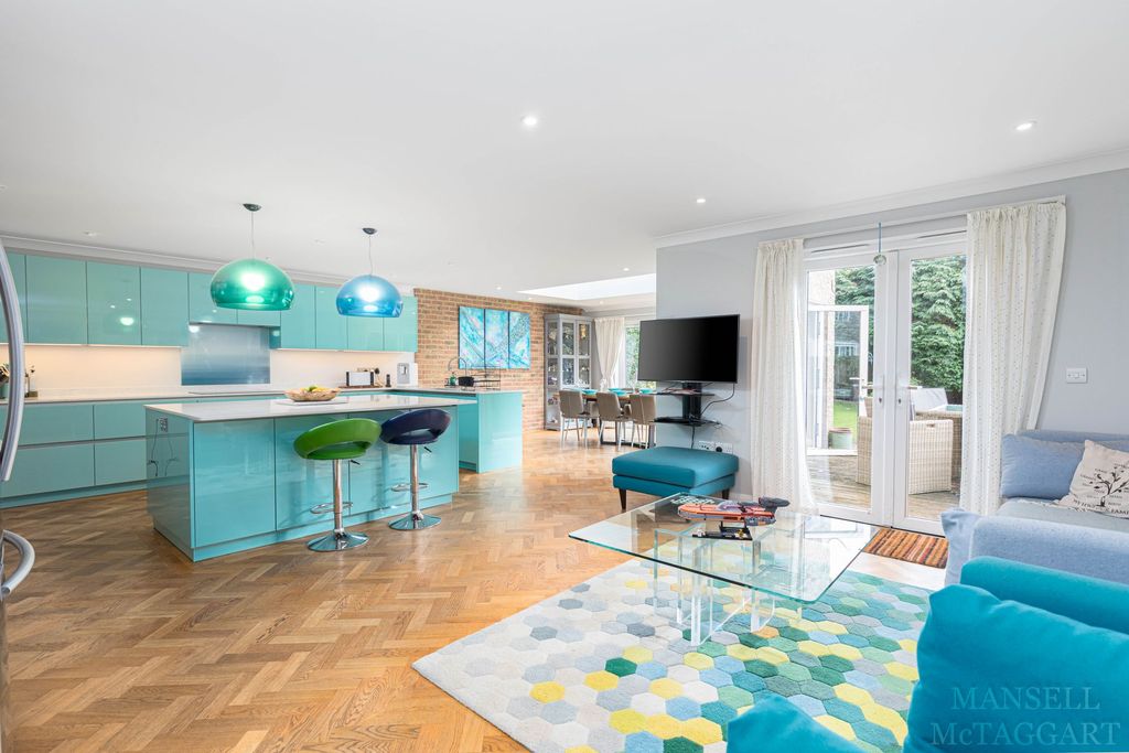 Property photo 2 of 40