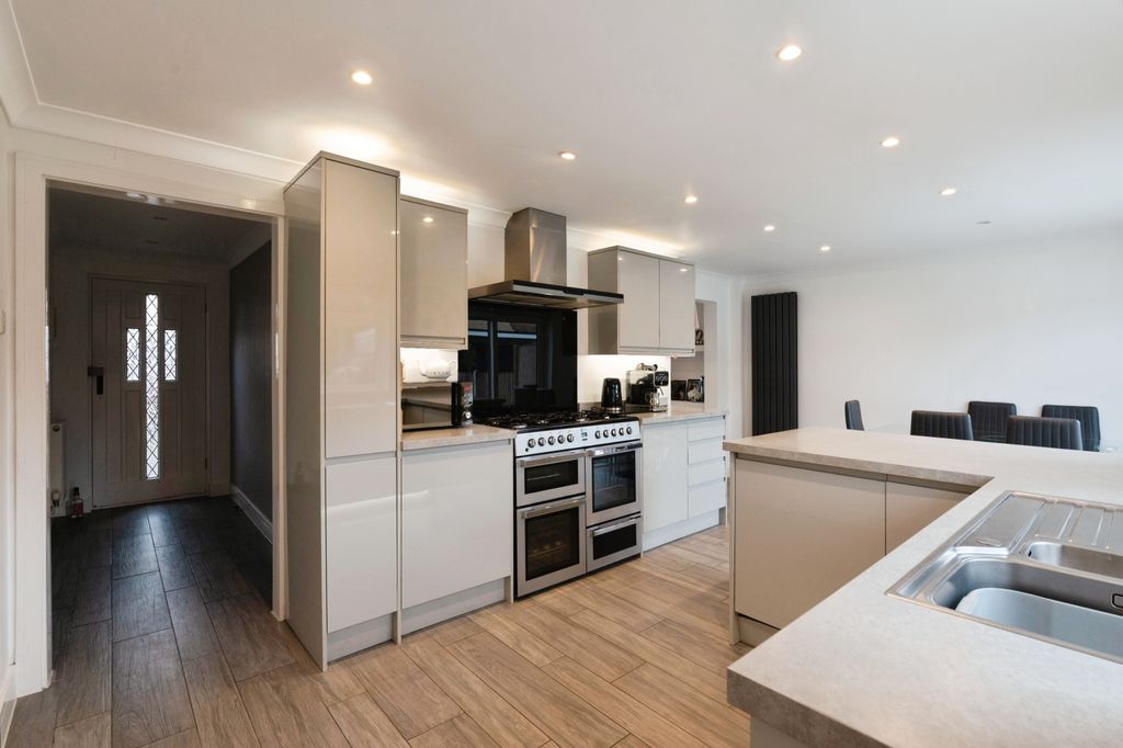 Property photo 3 of 20 16Beeleigheastbeeleigheastbasildonss142Rp-18