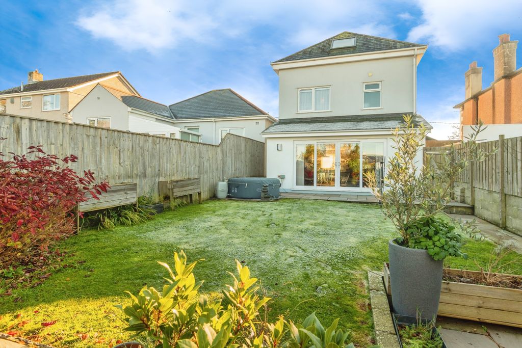 Property photo 2 of 16