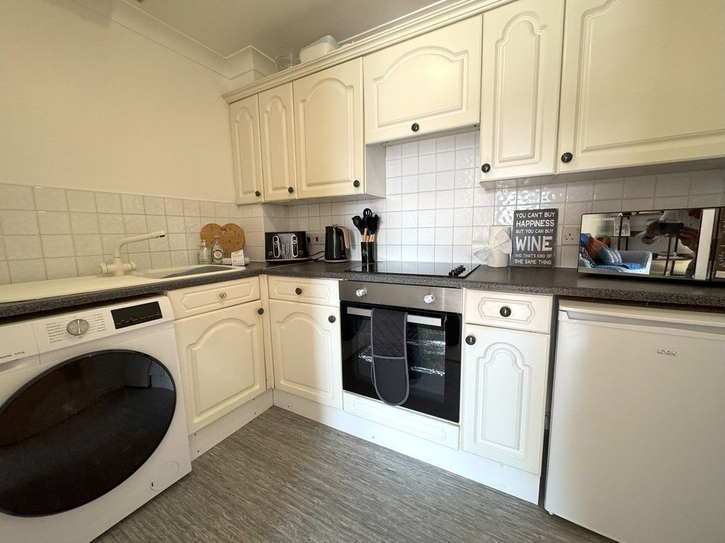 Property photo 3 of 17