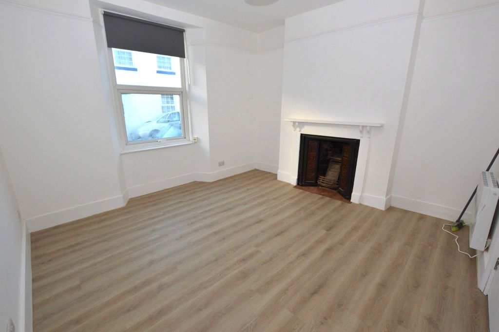 Property photo 3 of 7 Picture No. 02