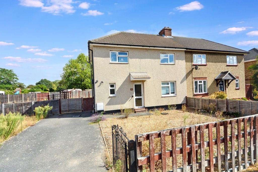 Property photo 1 of 18 16 Arlesey Road, Stotfold, Hitchin, Sg5 4Hb