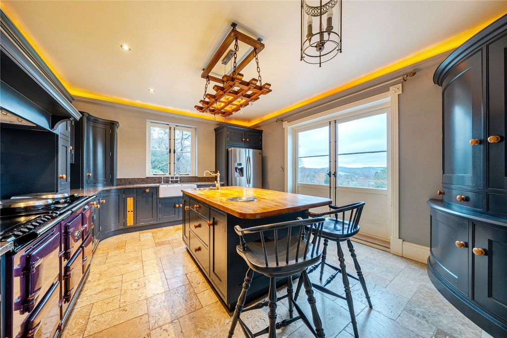 Property photo 2 of 10 Kitchen