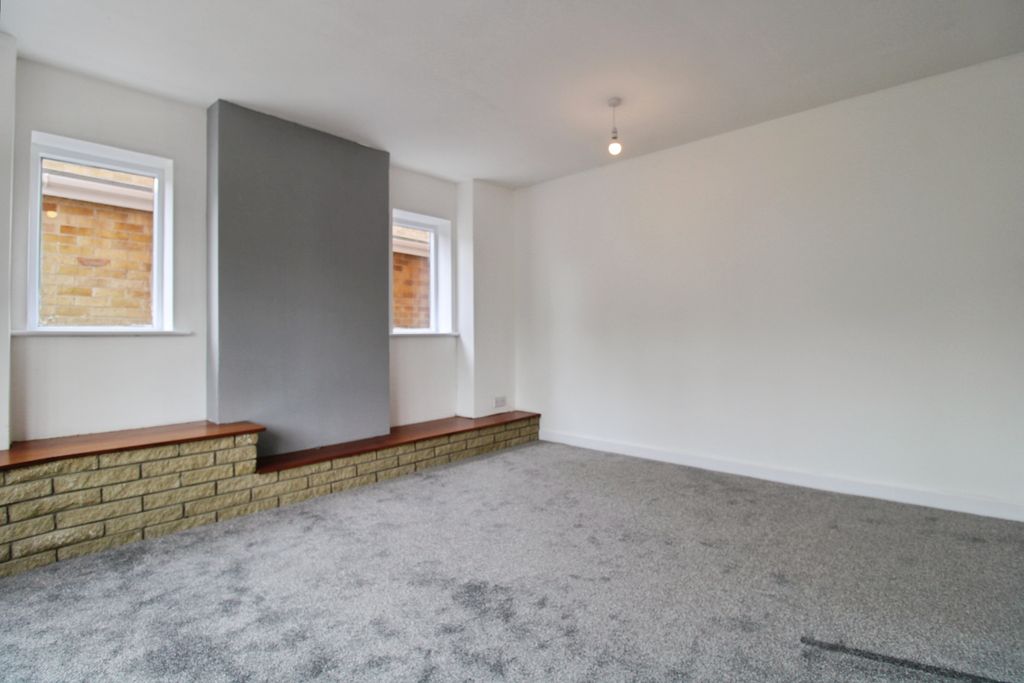 Property photo 3 of 11 Living Room