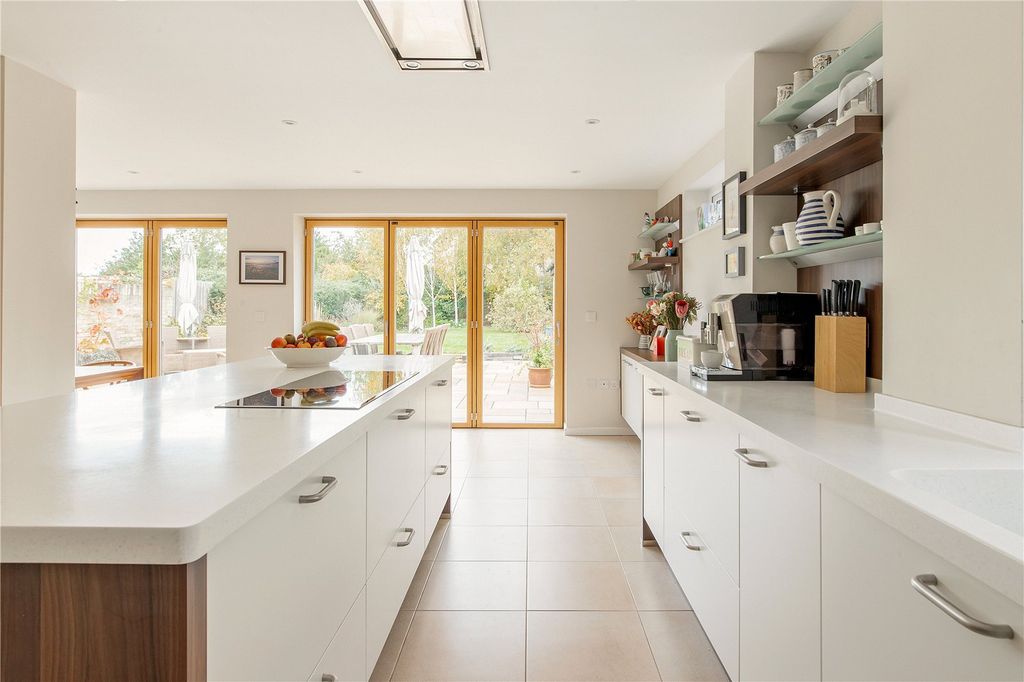Property photo 3 of 20 Kitchen