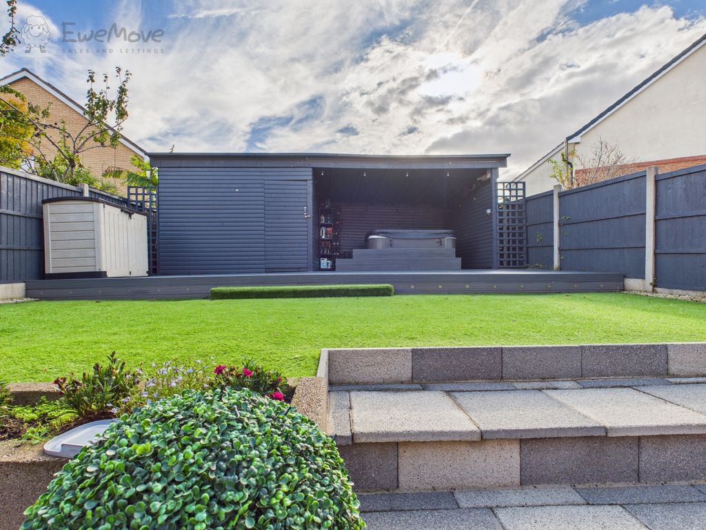 Property photo 3 of 27 Cam05065G0-Pr0015-Still009