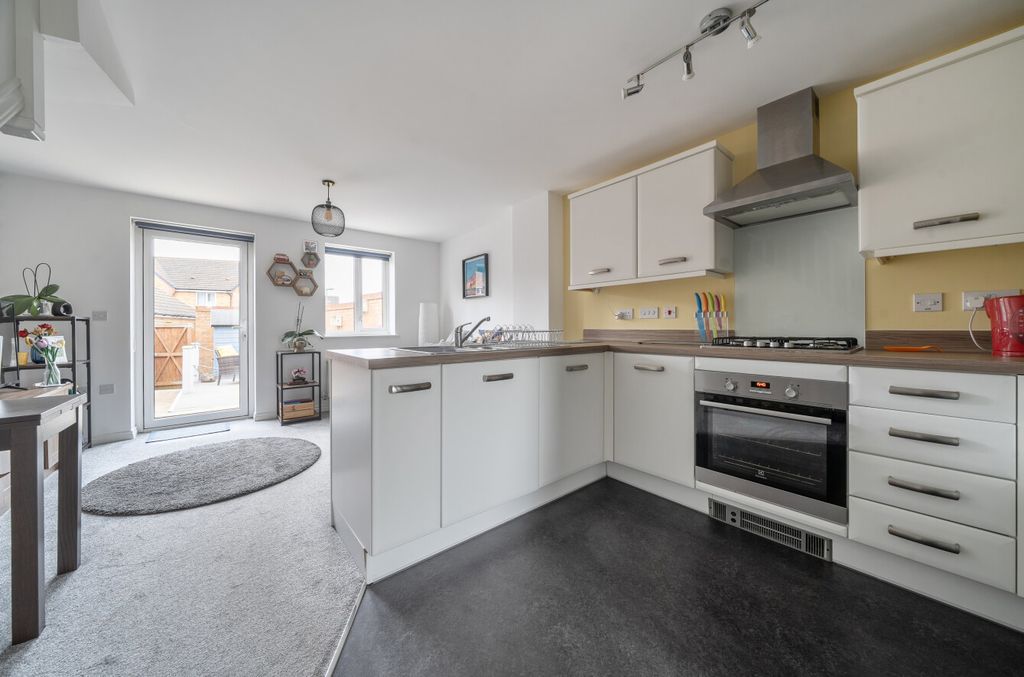 Property photo 3 of 11 1438069-7-69cd492...