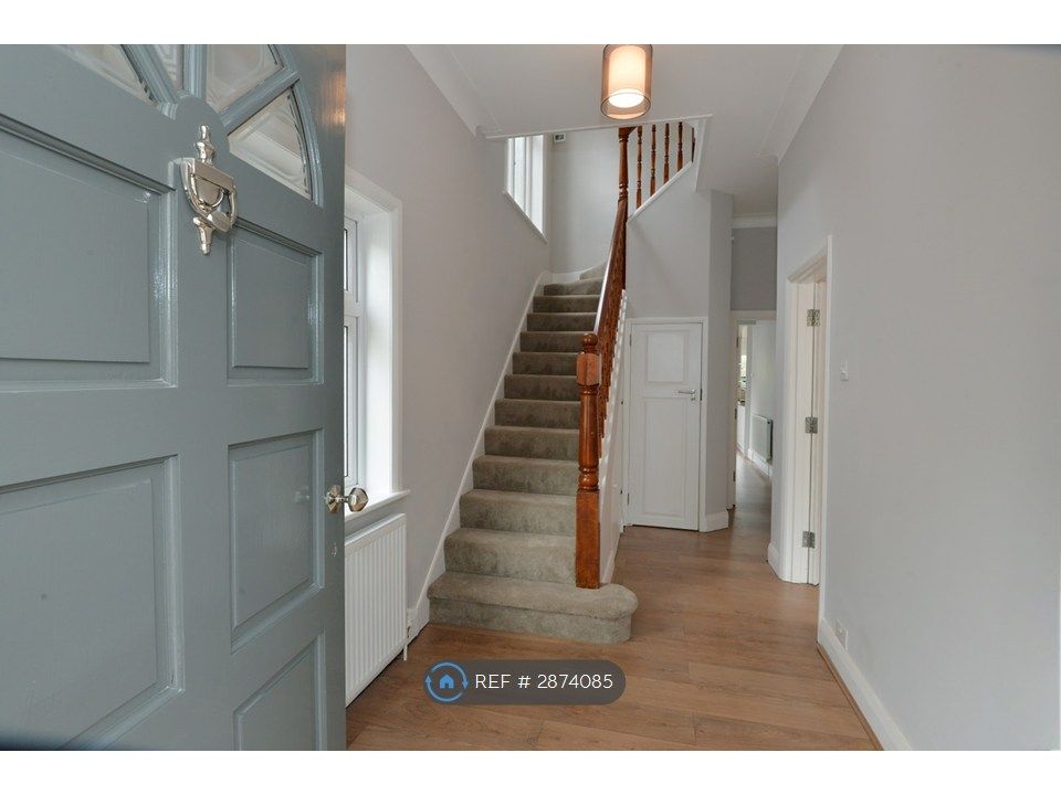 Property photo 2 of 24 Entrance Hall