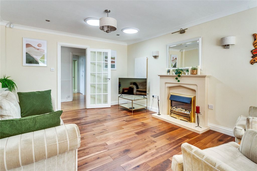 Property photo 2 of 23 Sitting Room