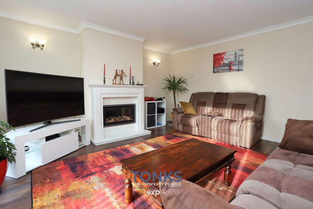 Property photo 3 of 18