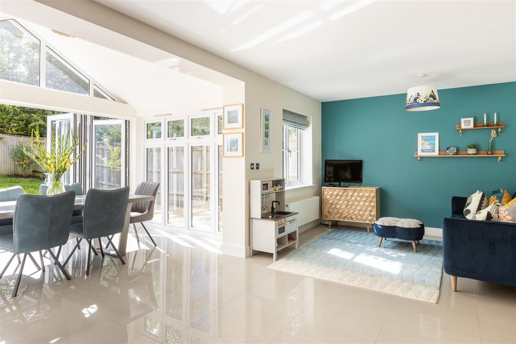 Property photo 2 of 25