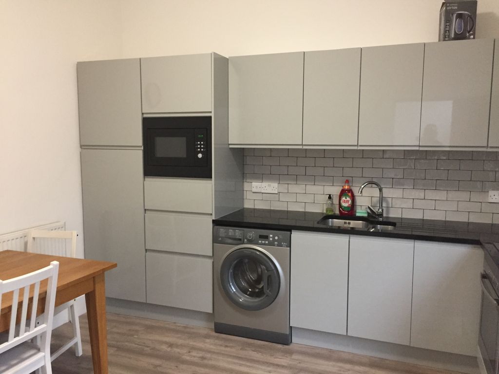 Property photo 1 of 10 74 Queen Street, Room 2