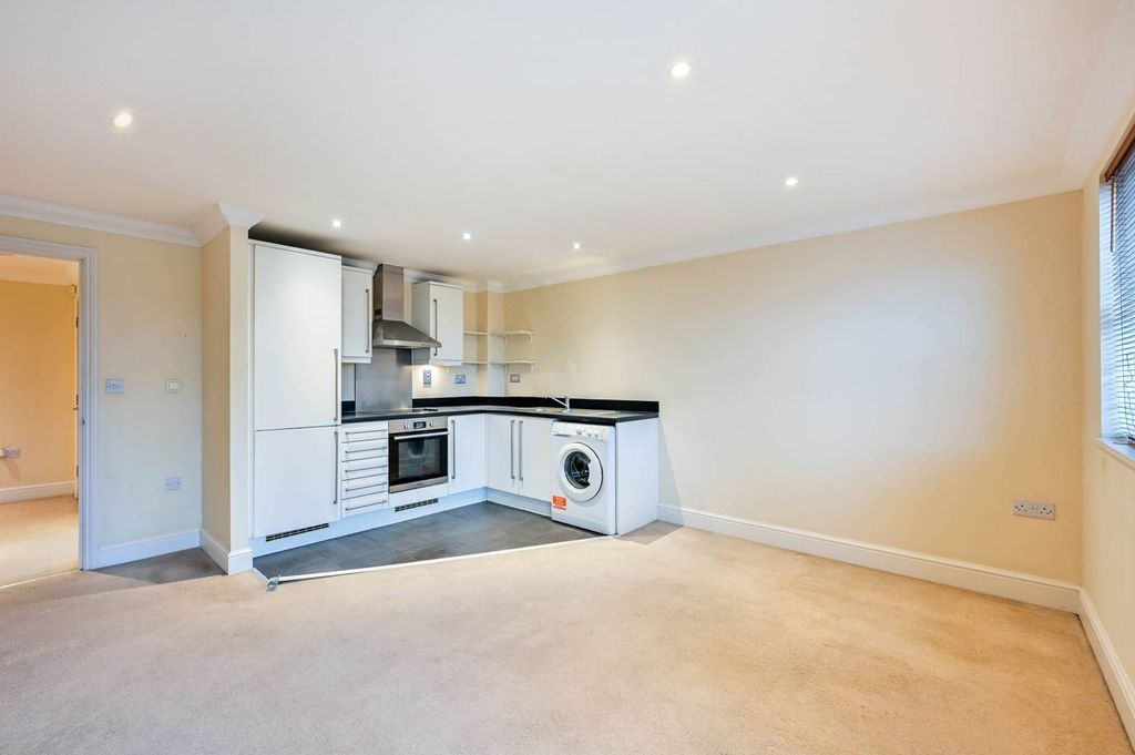 Property photo 3 of 9