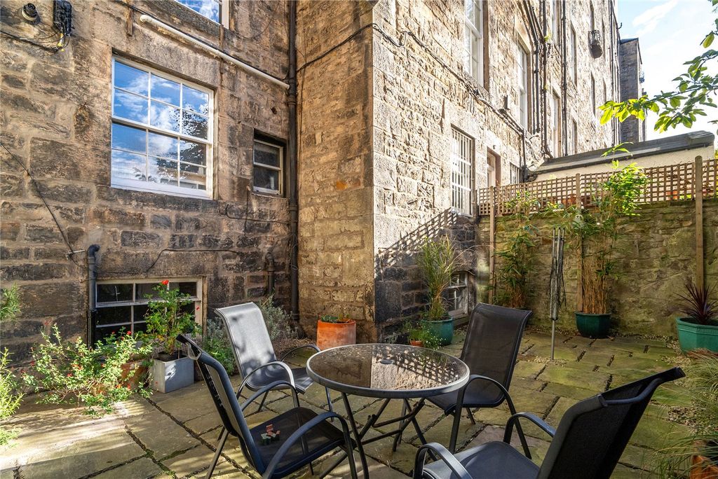 Property photo 3 of 19 Garden