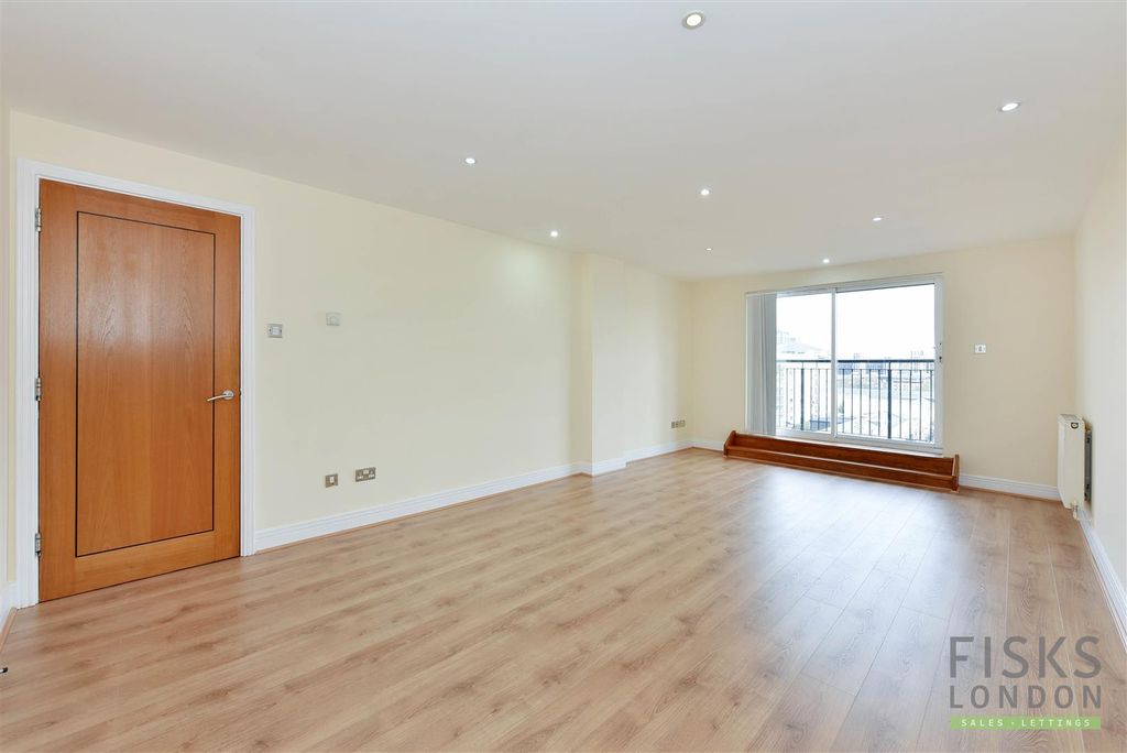 Property photo 2 of 11 Flat 68 Studley Court (8).Jpg