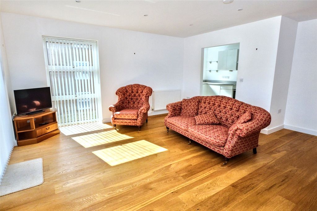 Property photo 2 of 14 Picture No. 17