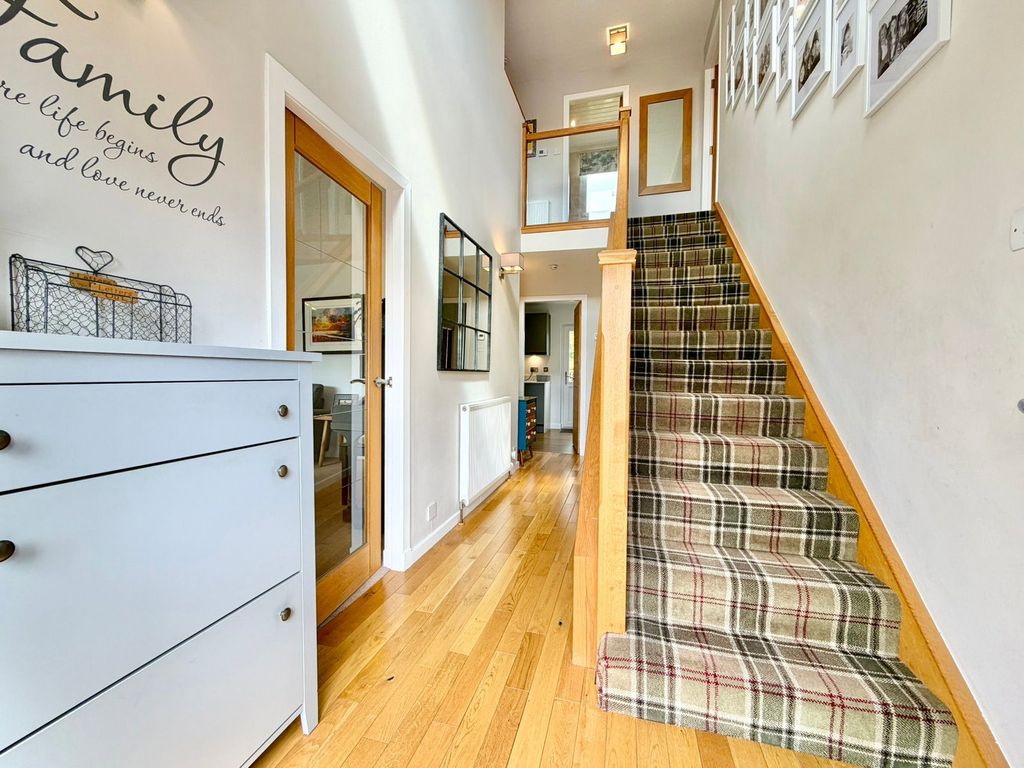 Property photo 3 of 36