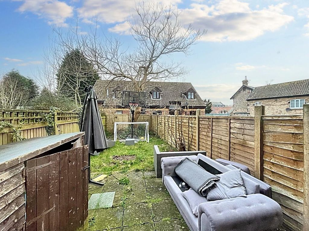 Property photo 3 of 7 Spacious Private Garden With Outdoor Seating...