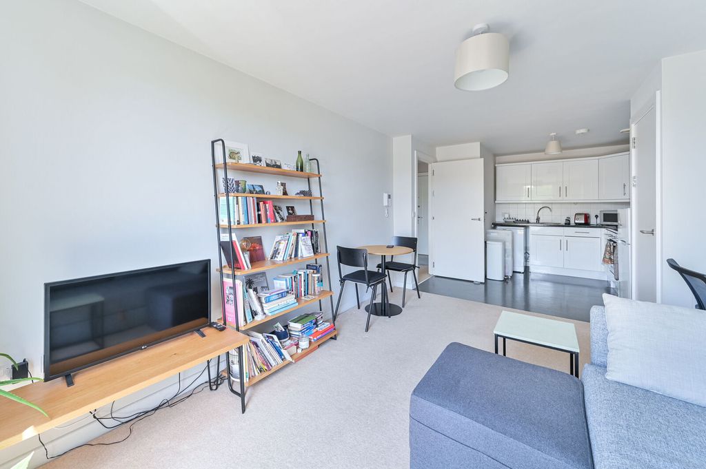 Property photo 2 of 19