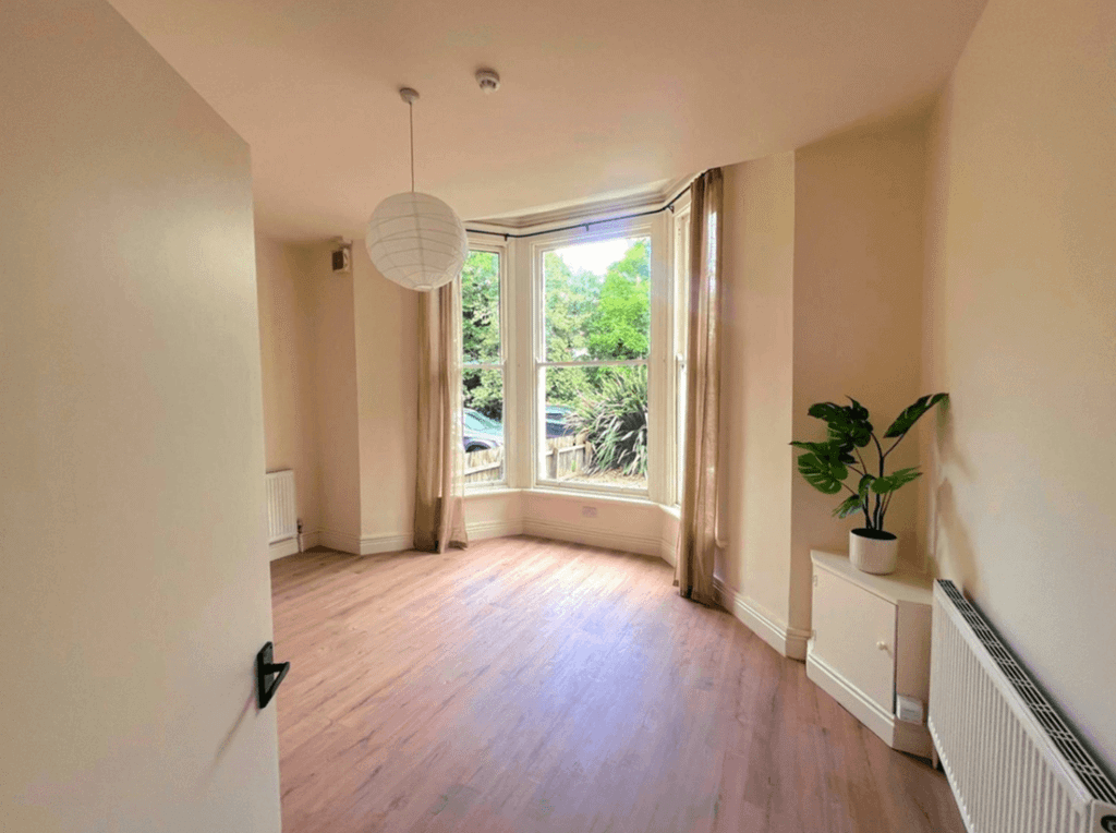 Property photo 3 of 6 Gallery