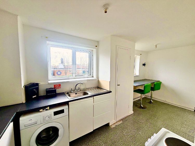 Property photo 3 of 5 Kitchen