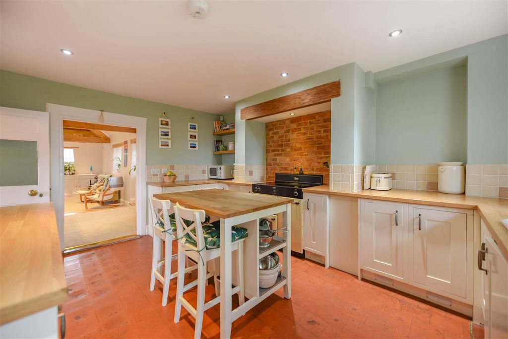 Property photo 2 of 40