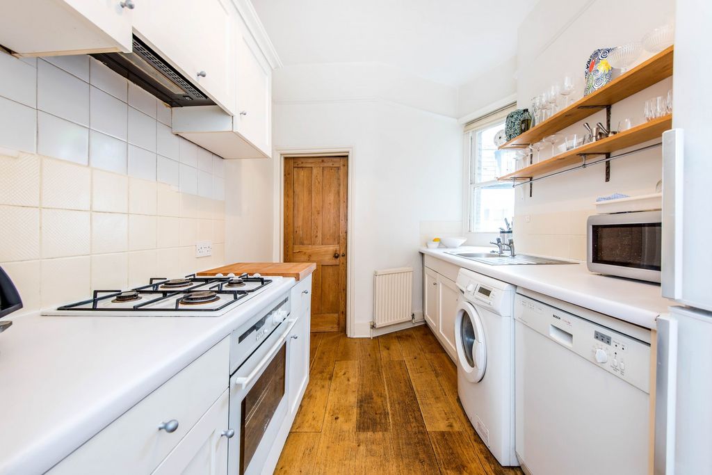 Property photo 3 of 6 Kitchen