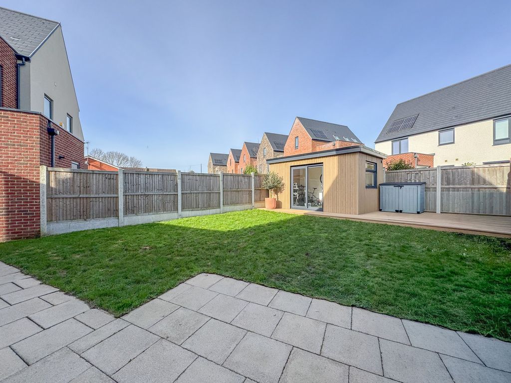 Property photo 2 of 27