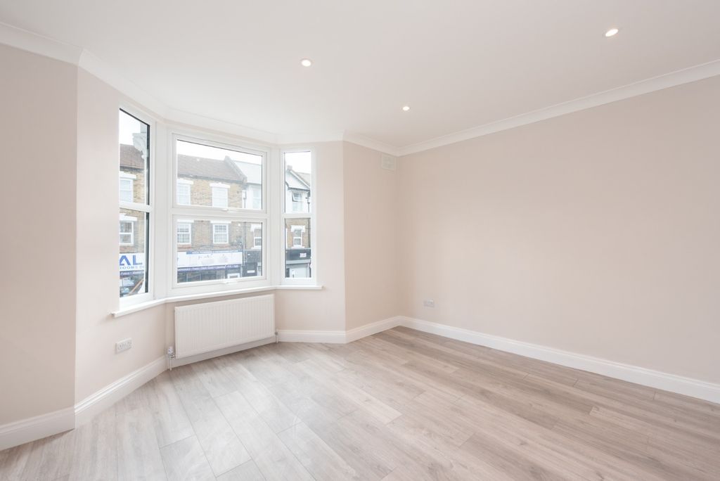 Property photo 2 of 10 4533581