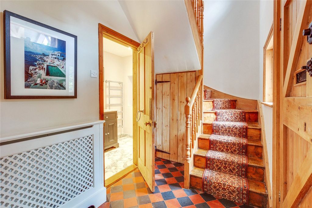 Property photo 2 of 17 Entrance Hall
